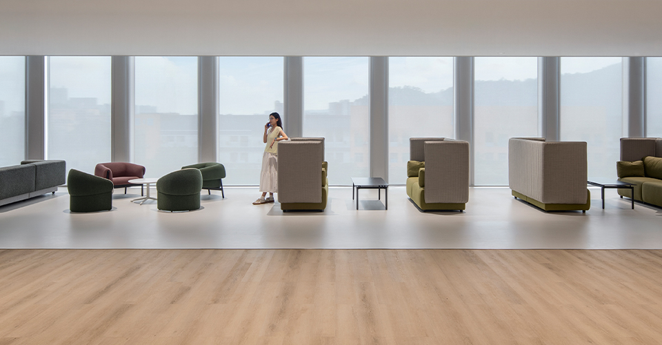 JE Furniture Corporate Showroom | Redefining Modern Office Furniture Spaces