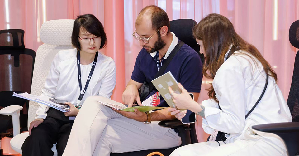 JE Furniture at CIFF Shanghai: Material Innovation Meets Workplace Experience